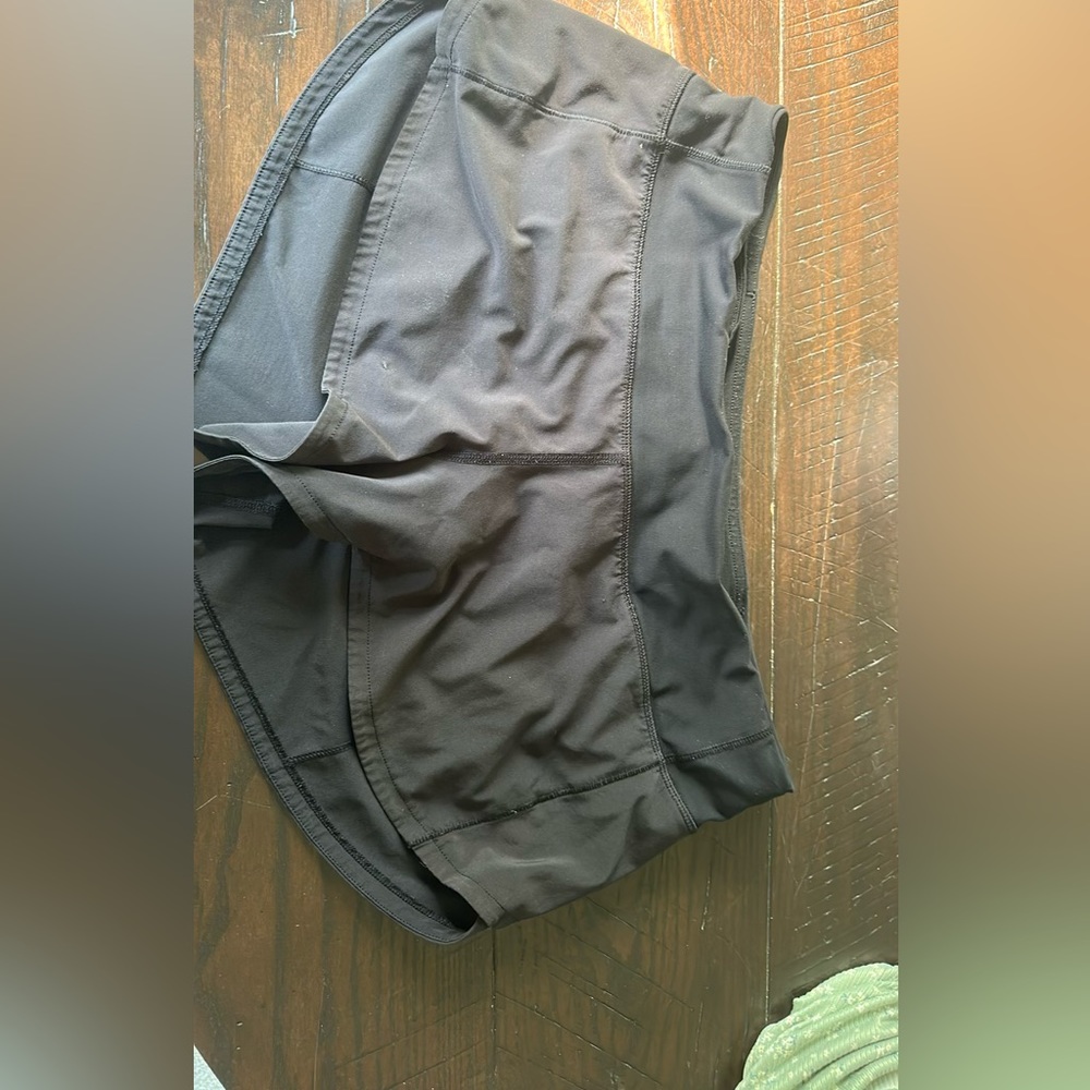 black lululemon shorts
